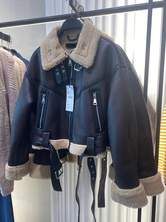 New Winter Faux Lamb Fur Leather Short Jacket Women High Street Lapel Zipper Pu Coat with Belt Thick Warm Outwear