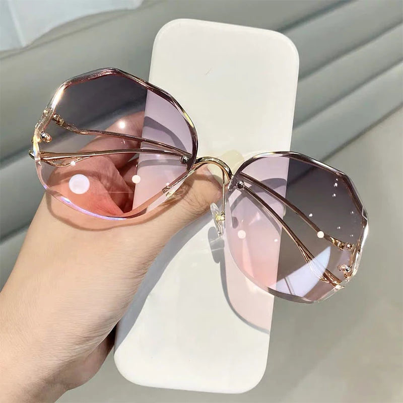 2023 Fashion Tea Gradient Sunglasses Women Ocean Water Cut Trimmed Lens Metal Curved Temples Sun Glasses Female UV400